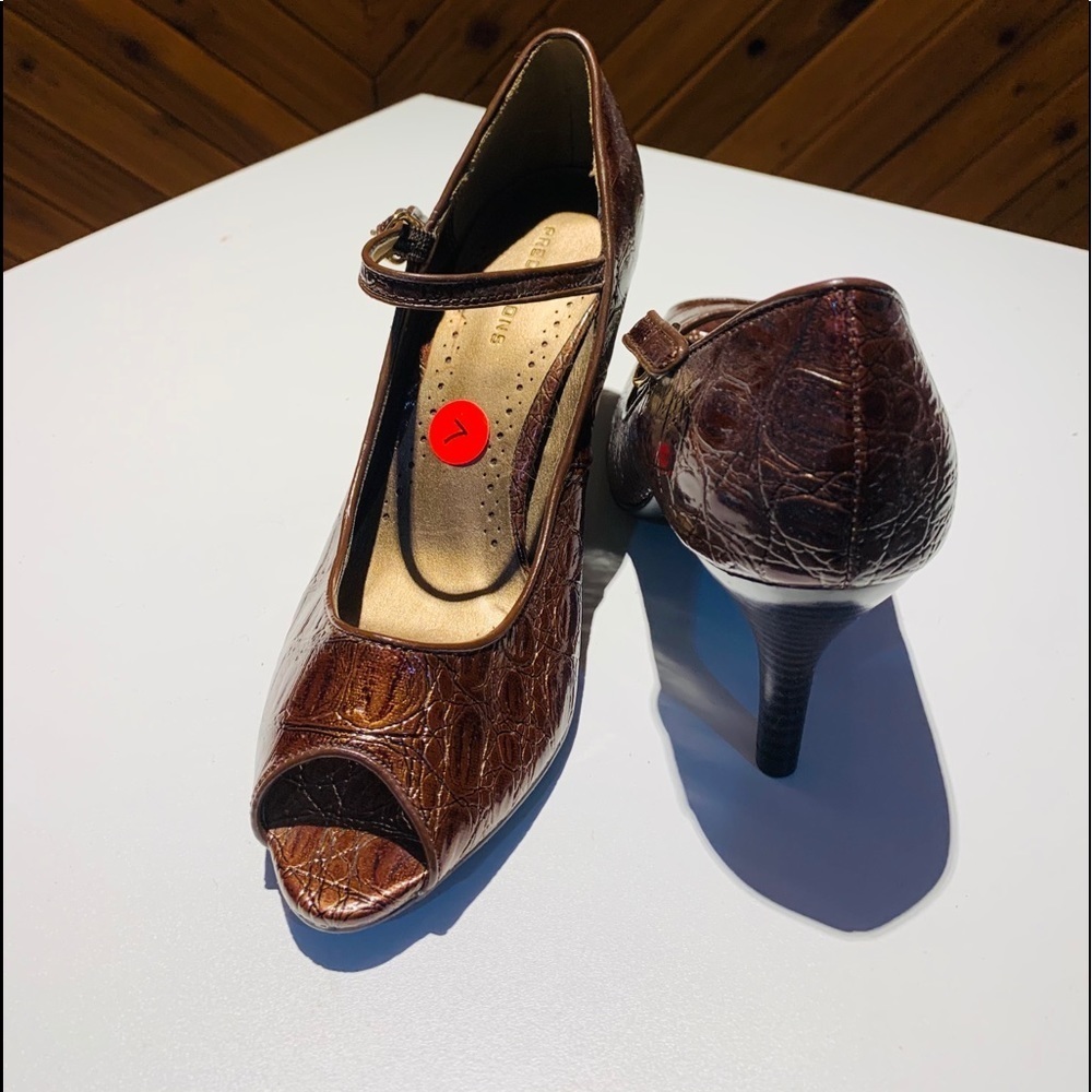 S25- 💰💰SALE 💰💰Predictions BN size 7 pump brown